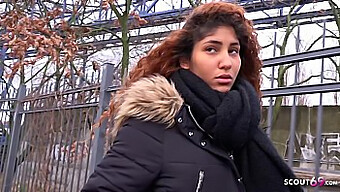 Tânăra Adolescentă Latină Seduce Cercetașul German Pentru Sex Pasional