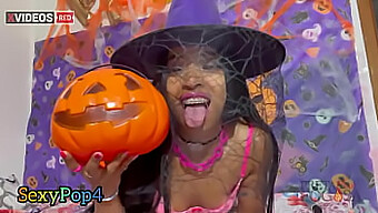 Sesión Anal Nocturna De Halloween De Morena Rabuda Con Una Calabaza De Pene Cachonda