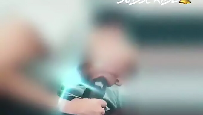 Lelaki Amatur Mendapat Blowjob Semasa Bermain Permainan Video