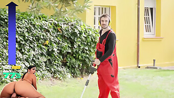 Sara Retali E Sara Diamante Seduzem Jordi Com Suas Figuras Voluptuosas E Bundas Grandes, Levando A Um Trio Quente Com Oral E Penetração