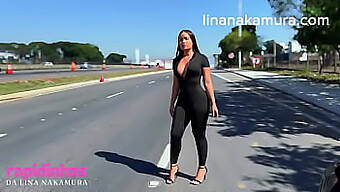 La Giovane Asiatica Lina Nakamura Offre La Sua Figa A Un Utile Camionista Sull'Autostrada