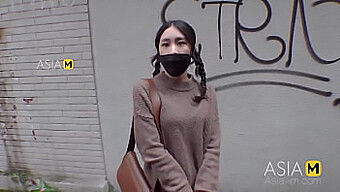 Pertunjukan Solo Menggoda Tan Ying Ying Dari Kecantikan Asia Dalam Video Hd