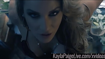 Kayla Paige Se Fait Plaisir Avec Ses Doigts